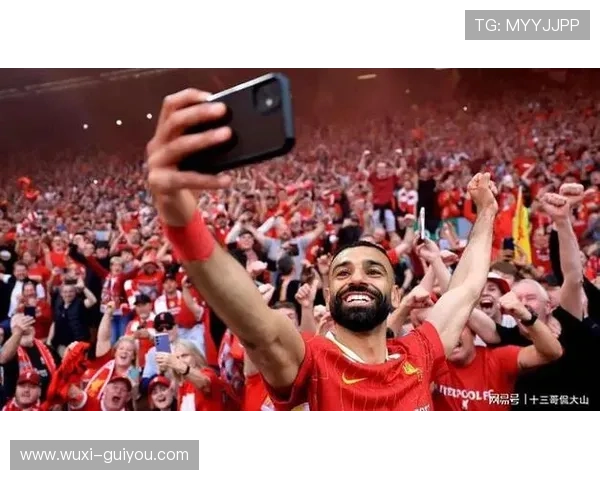 凯尔凯兹晒萨拉赫奖杯柜 展现荣誉荣耀